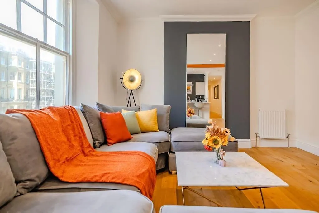 Free Parking Space 1 Car I Brighton Beach I Two Bedroom I Sleep 6 Guests I Super Central Location