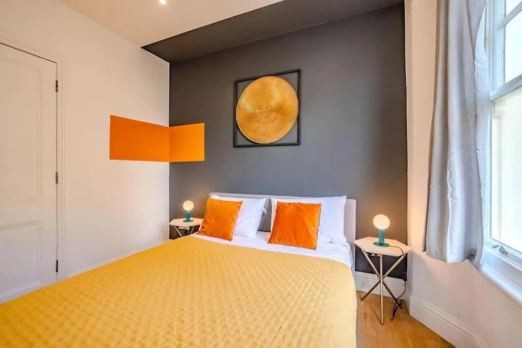 Free Parking Space 1 Car I Brighton Beach I Two Bedroom I Sleep 6 Guests I Super Central Location United Kingdom