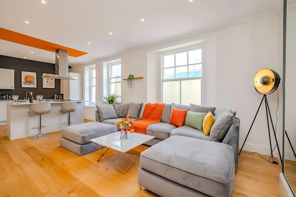 Free Parking Space 1 Car I Brighton Beach I Two Bedroom I Sleep 6 Guests I Super Central Location 0*,  United Kingdom