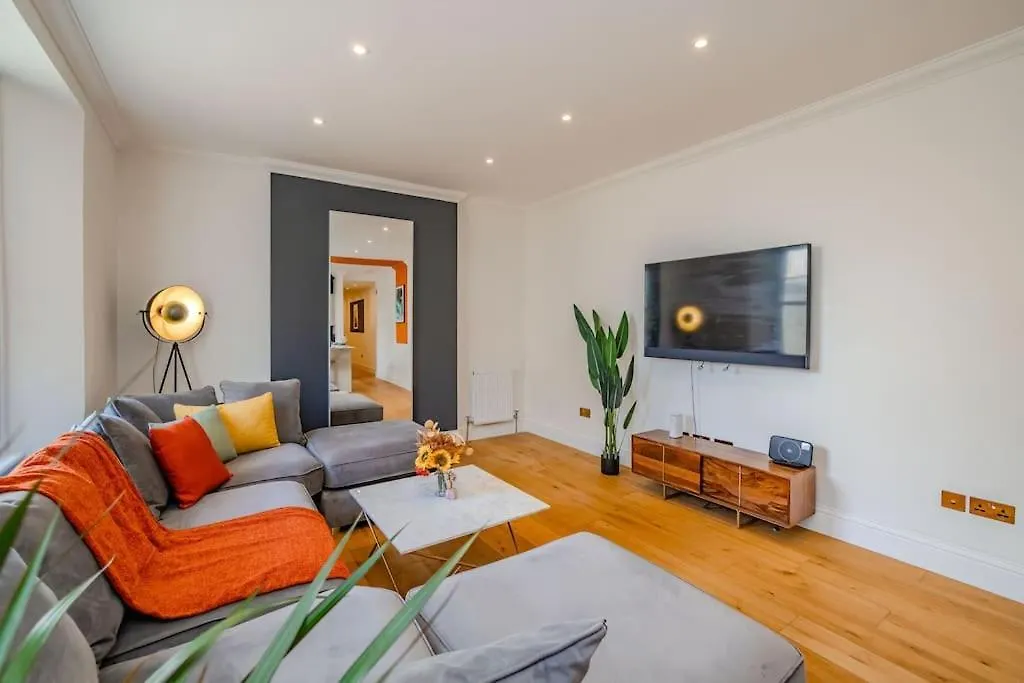 Apartment Free Parking Space 1 Car I Brighton Beach I Two Bedroom I Sleep 6 Guests I Super Central Location United Kingdom