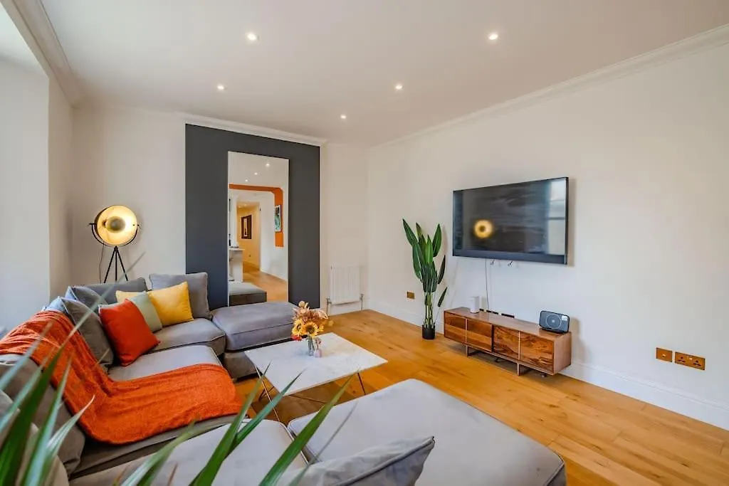 Free Parking Space 1 Car I Brighton Beach I Two Bedroom I Sleep 6 Guests I Super Central Location