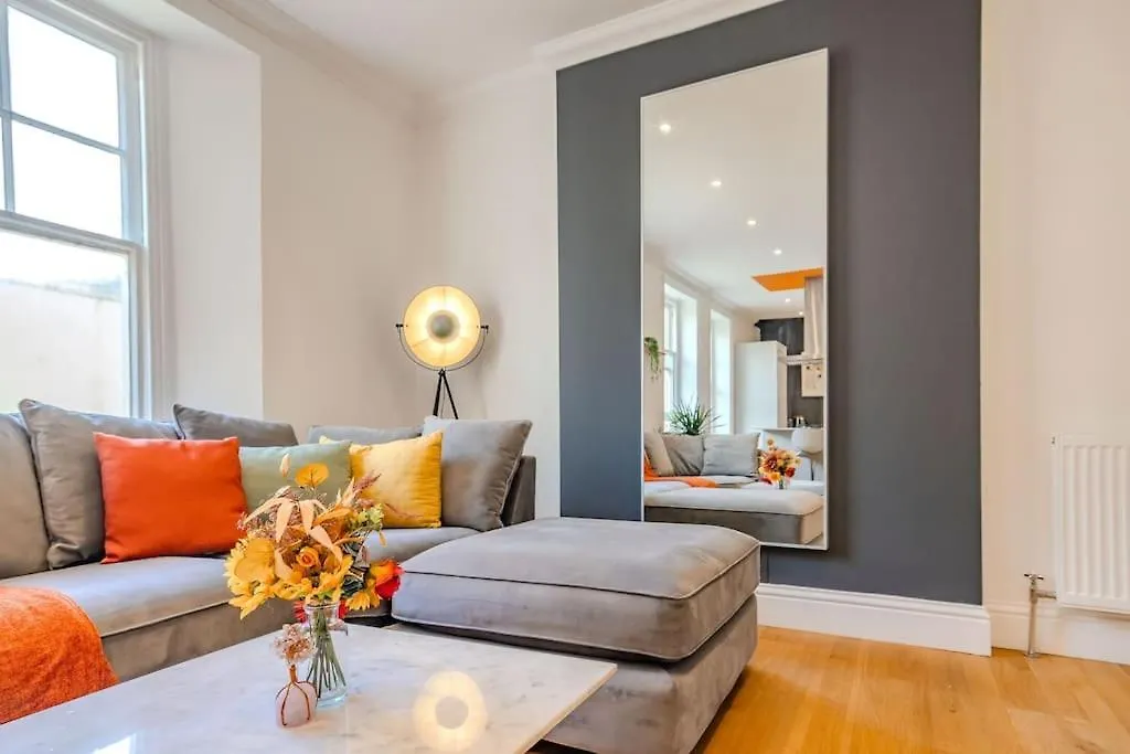 Free Parking Space 1 Car I Brighton Beach I Two Bedroom I Sleep 6 Guests I Super Central Location 0*,  Wielka Brytania